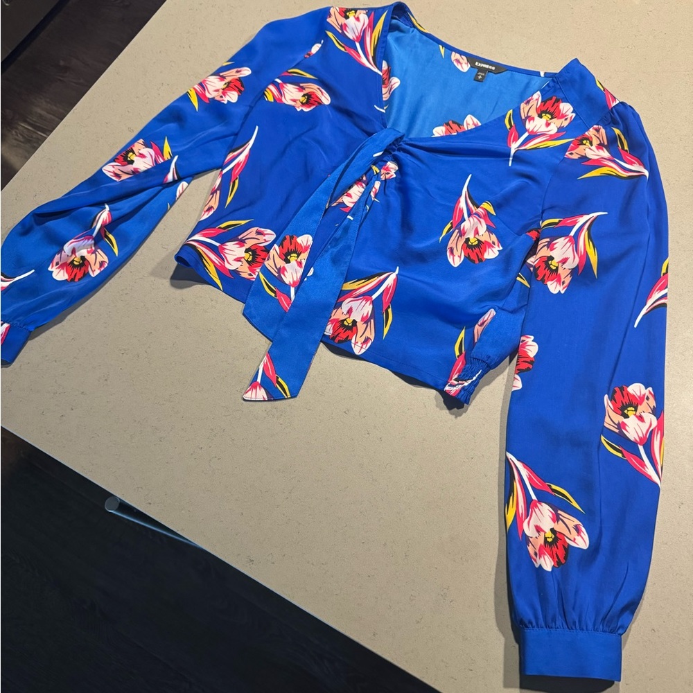 EXPRESS • Floral Blue Women’s Blouse • Size M • MAKE OFFER & BUNDLE